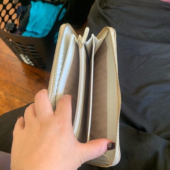 Michael Kors Wallet - Picture 4 of 4